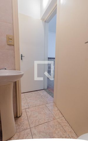 Casa à venda com 340m², 5 quartos e 2 vagas Casa à venda com 340m², 5 quartos e 2 vagasBanheiro de Serviço 1