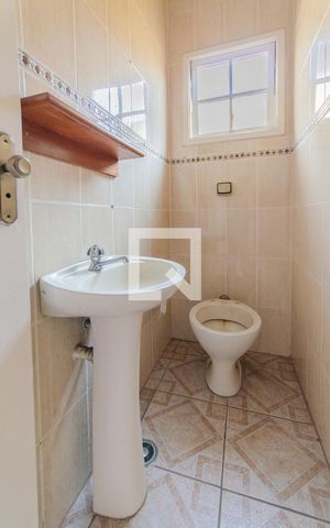 Casa à venda com 340m², 5 quartos e 2 vagas Casa à venda com 340m², 5 quartos e 2 vagasLavabo