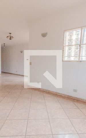 Casa à venda com 340m², 5 quartos e 2 vagas Casa à venda com 340m², 5 quartos e 2 vagasSala 1