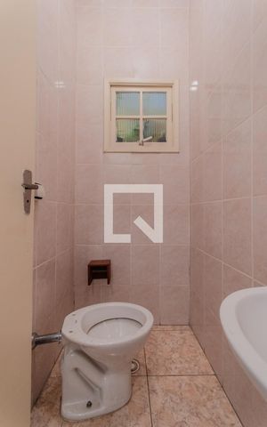 Casa à venda com 340m², 5 quartos e 2 vagas Casa à venda com 340m², 5 quartos e 2 vagasBanheiro de Serviço 1
