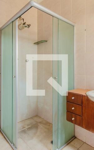 Casa à venda com 340m², 5 quartos e 2 vagas Casa à venda com 340m², 5 quartos e 2 vagasBanheiro de Suite 3