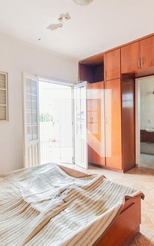 Casa à venda com 340m², 5 quartos e 2 vagas Casa à venda com 340m², 5 quartos e 2 vagasSuite 3