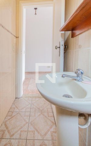 Casa à venda com 340m², 5 quartos e 2 vagas Casa à venda com 340m², 5 quartos e 2 vagasLavabo