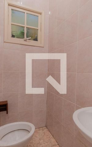 Casa à venda com 340m², 5 quartos e 2 vagas Casa à venda com 340m², 5 quartos e 2 vagasBanheiro de Serviço 1
