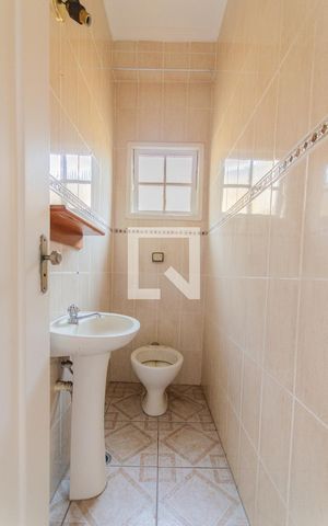 Casa à venda com 340m², 5 quartos e 2 vagas Casa à venda com 340m², 5 quartos e 2 vagasLavabo