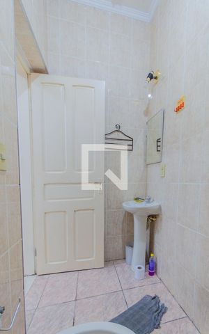 Casa à venda com 340m², 5 quartos e 2 vagas Casa à venda com 340m², 5 quartos e 2 vagasBanheiro 5