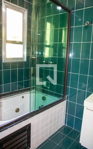 Casa à venda com 300m², 4 quartos e 3 vagasBanheiro do Quarto 1