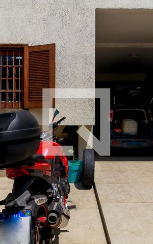 Casa à venda com 250m², 2 quartos e 3 vagas Casa à venda com 250m², 2 quartos e 3 vagasGaragem