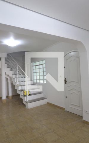 Casa para alugar com 150m², 3 quartos e 2 vagasSala