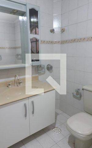 Casa para alugar com 150m², 3 quartos e 2 vagasBanheiro Social