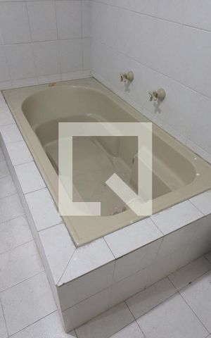 Casa para alugar com 150m², 3 quartos e 2 vagasBanheiro Social