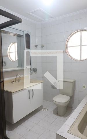 Casa para alugar com 150m², 3 quartos e 2 vagasBanheiro Social