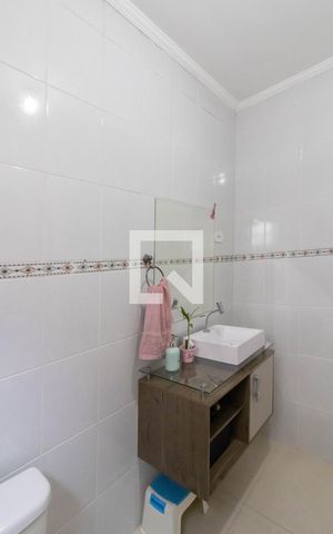 Casa à venda com 100m², 3 quartos e 2 vagasBanheiro