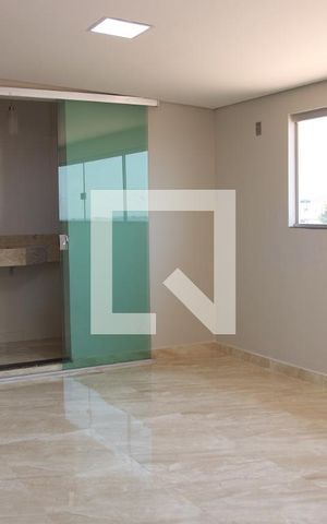 Casa à venda com 262m², 6 quartos e 3 vagasSuíte 2