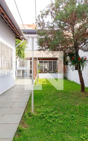 Casa à venda com 150m², 3 quartos e 3 vagas Casa à venda com 150m², 3 quartos e 3 vagasÁrea Externa