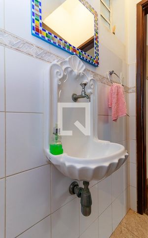 Casa à venda com 150m², 3 quartos e 3 vagas Casa à venda com 150m², 3 quartos e 3 vagasBanheiro