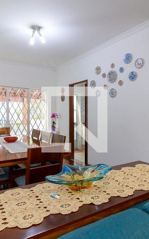Casa à venda com 150m², 3 quartos e 3 vagas Casa à venda com 150m², 3 quartos e 3 vagasDetalhe