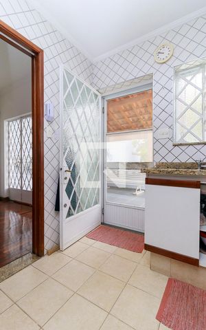 Casa à venda com 150m², 3 quartos e 3 vagas Casa à venda com 150m², 3 quartos e 3 vagasCozinha