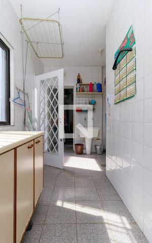 Casa à venda com 150m², 3 quartos e 3 vagas Casa à venda com 150m², 3 quartos e 3 vagasÁrea de Serviço
