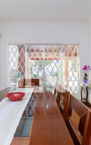 Casa à venda com 150m², 3 quartos e 3 vagas Casa à venda com 150m², 3 quartos e 3 vagasSala de Jantar