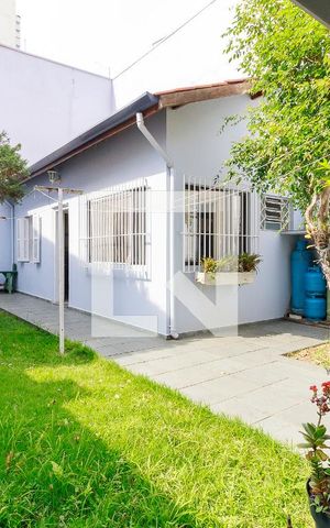 Casa à venda com 150m², 3 quartos e 3 vagas Casa à venda com 150m², 3 quartos e 3 vagasÁrea Externa
