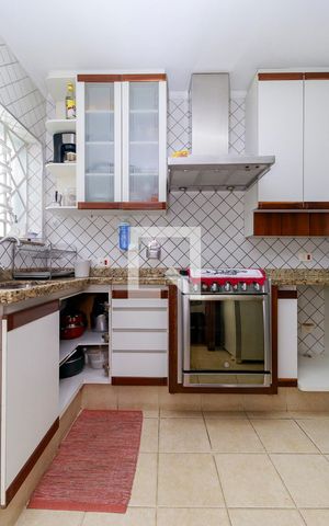 Casa à venda com 150m², 3 quartos e 3 vagas Casa à venda com 150m², 3 quartos e 3 vagasCozinha
