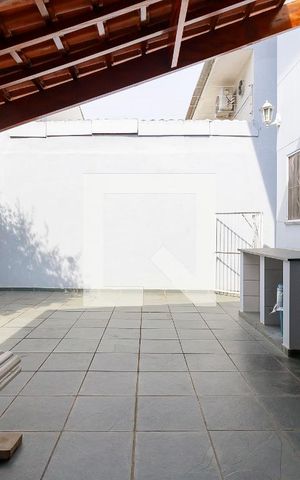 Casa à venda com 150m², 3 quartos e 3 vagas Casa à venda com 150m², 3 quartos e 3 vagasÁrea Externa