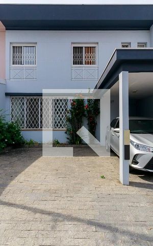 Casa à venda com 150m², 3 quartos e 3 vagas Casa à venda com 150m², 3 quartos e 3 vagasFachada