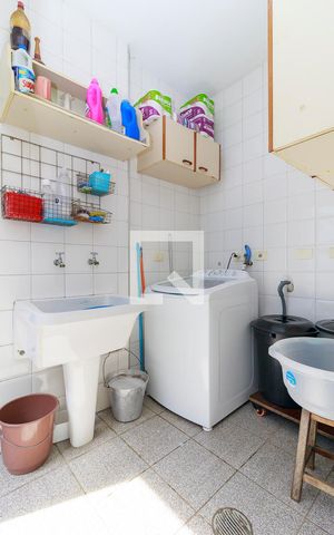 Casa à venda com 150m², 3 quartos e 3 vagas Casa à venda com 150m², 3 quartos e 3 vagasÁrea de Serviço