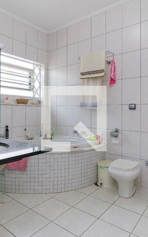 Casa à venda com 150m², 3 quartos e 3 vagas Casa à venda com 150m², 3 quartos e 3 vagasBanheiro