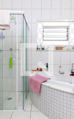 Casa à venda com 150m², 3 quartos e 3 vagas Casa à venda com 150m², 3 quartos e 3 vagasBanheiro