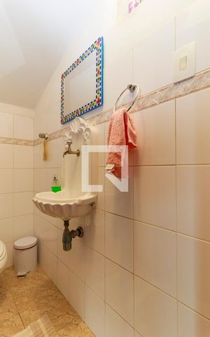 Casa à venda com 150m², 3 quartos e 3 vagas Casa à venda com 150m², 3 quartos e 3 vagasBanheiro