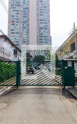Casa à venda com 150m², 3 quartos e 3 vagas Casa à venda com 150m², 3 quartos e 3 vagasFachada