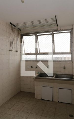 Apartamento à venda com 150m², 3 quartos e 1 vagaÁrea de Serviço
