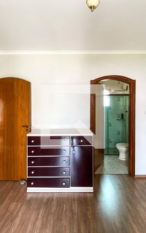 Casa para alugar com 340m², 4 quartos e 4 vagas Casa para alugar com 340m², 4 quartos e 4 vagasSuíte 4