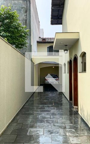 Casa para alugar com 340m², 4 quartos e 4 vagas Casa para alugar com 340m², 4 quartos e 4 vagasGaragem