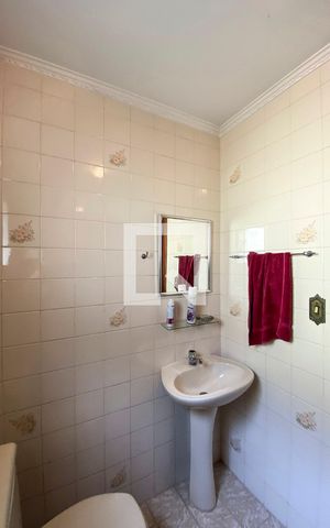 Casa para alugar com 340m², 4 quartos e 4 vagas Casa para alugar com 340m², 4 quartos e 4 vagasBanheiro de serviço