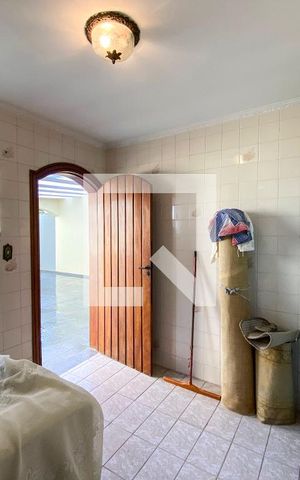 Casa para alugar com 340m², 4 quartos e 4 vagas Casa para alugar com 340m², 4 quartos e 4 vagasÁrea de Serviço