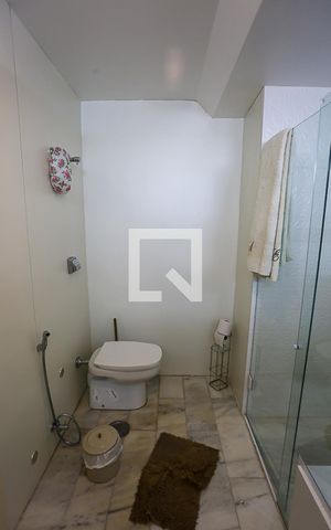 Apartamento à venda com 220m², 4 quartos e 2 vagas Apartamento à venda com 220m², 4 quartos e 2 vagasBanheiro da Suíte 2