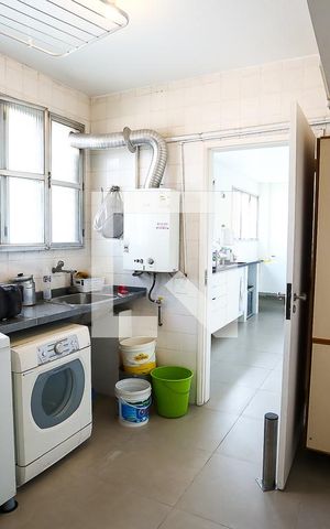 Apartamento à venda com 220m², 4 quartos e 2 vagas Apartamento à venda com 220m², 4 quartos e 2 vagasÁrea de Serviço