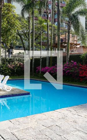 Apartamento à venda com 220m², 4 quartos e 2 vagas Apartamento à venda com 220m², 4 quartos e 2 vagasÁrea comum - Piscina