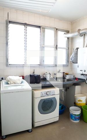 Apartamento à venda com 220m², 4 quartos e 2 vagas Apartamento à venda com 220m², 4 quartos e 2 vagasÁrea de Serviço