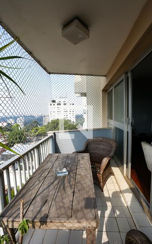Apartamento à venda com 220m², 4 quartos e 2 vagas Apartamento à venda com 220m², 4 quartos e 2 vagasVaranda da Sala