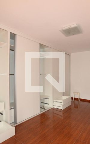 Casa de condomínio à venda com 300m², 4 quartos e 2 vagasQuarto 1 Suite