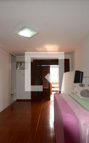 Casa de condomínio à venda com 300m², 4 quartos e 2 vagasQuarto 2 Suite