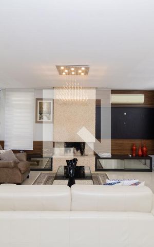 Casa à venda com 245m², 3 quartos e 2 vagasSala