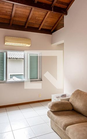 Casa de condomínio à venda com 850m², 4 quartos e 4 vagas Casa de condomínio à venda com 850m², 4 quartos e 4 vagasSala íntima