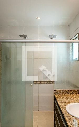 Casa de condomínio à venda com 850m², 4 quartos e 4 vagas Casa de condomínio à venda com 850m², 4 quartos e 4 vagasBanheiro suíte