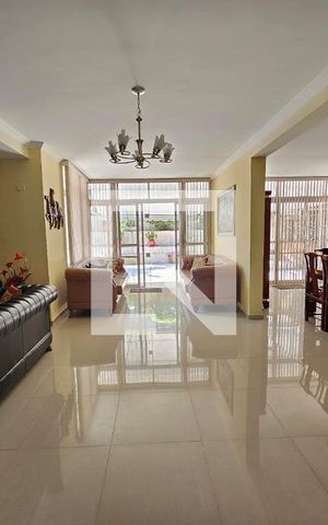 Casa à venda com 300m², 4 quartos e 4 vagasSala 1