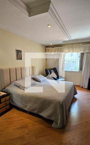 Casa à venda com 300m², 4 quartos e 4 vagasSuíte 1